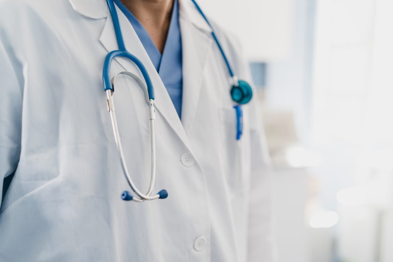 ‘pauta-bomba’:-comissao-do-senado-aprova-aumento-do-piso-salarial-para-medicos-e-dentistas