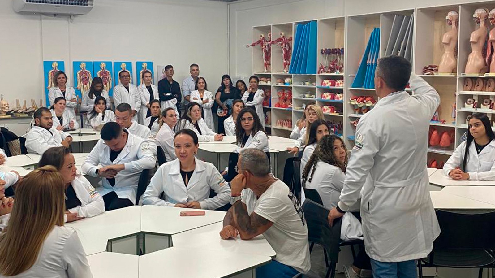 medicos-terao-de-atingir-nota-minima-no-enamed-para-obter-registro-profissional
