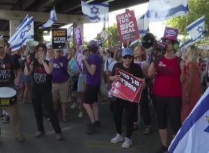 manifestantes-convocam-greve-geral-em-israel-pelo-retorno-dos-refens