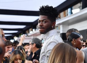 lil-nas-x-e-preso-por-andar-seminu-e-vai-a-hospital-por-suspeita-de-overdose