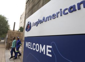 bolsas-globais-oscilam-com-renuncia-no-japao,-fusao-da-anglo-american-e-crise-na-franca