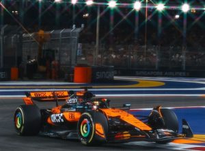 gp-de-singapura:-piastri-lidera-tl2-em-sessao-interrompida-por-acidentes