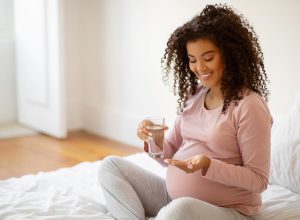 uso-de-paracetamol-na-gestacao-e-seguro-e-nao-aumenta-risco-de-autismo,-conclui-estudo