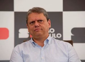 tarcisio-diz-que-e-leal-a-bolsonaro:-‘flavio-vai-contar-com-a-gente’