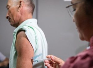 vacina-suspensa-no-sus-foi-aplicada-em-meio-milhao-de-pessoas