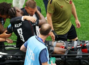 cena-forte-na-copa:-jogador-do-canada-quebra-a-perna-contra-o-catar