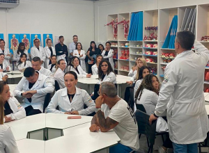 medicos-terao-de-atingir-nota-minima-no-enamed-para-obter-registro-profissional